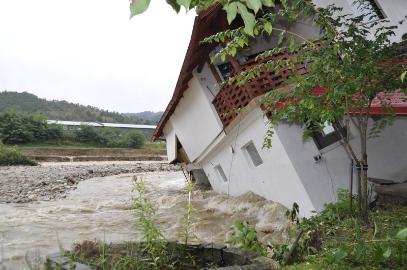 casa-distrusa-la-Eselnita